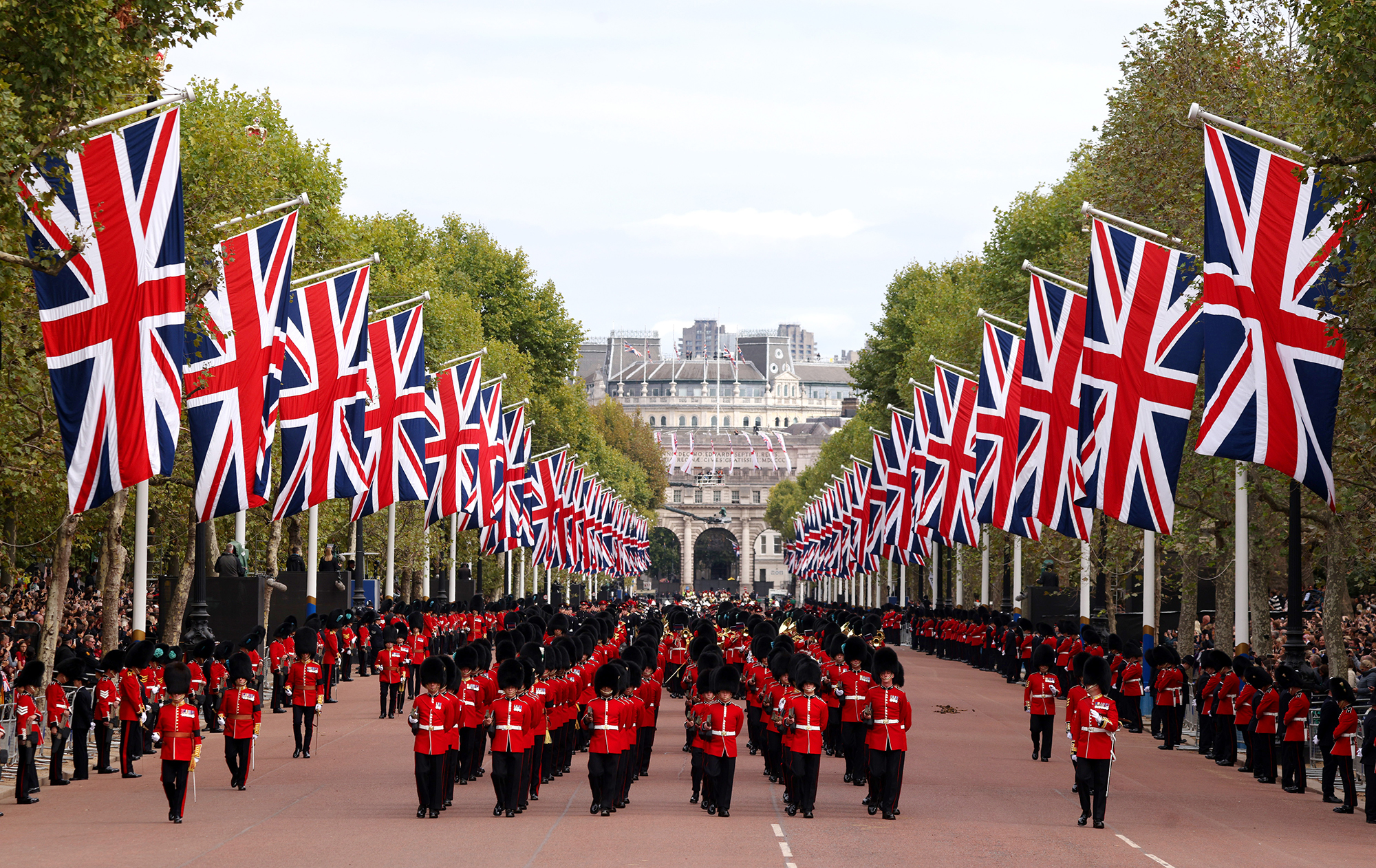 Єлизавету II поховали: де спочила королева і як її проводили в останню путь